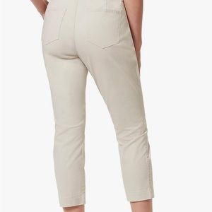 Gloria Vanderbilt Women's Apparel; High rise tapered trouserpant.